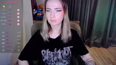 Snapshot of shyfoxxxy chatting on 10/20/25, 04:57 Effie online show from 10/20/25, 04:57