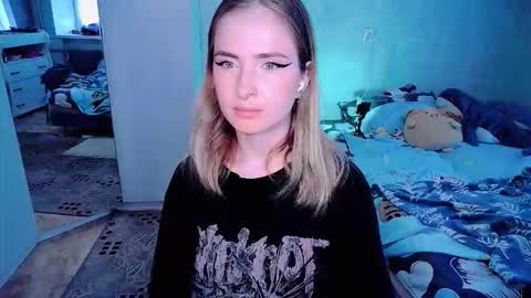 Snapshot of shyfoxxxy chatting on 10/24/25, 07:38 Effie online show from 10/24/25, 07:38