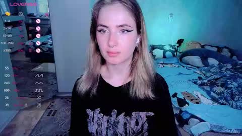 Snapshot of shyfoxxxy chatting on 10/29/25, 07:10 Effie online show from 10/29/25, 07:10