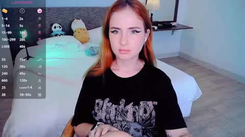 Snapshot of shyfoxxxy chatting on 03/31/26, 06:58 Effie online show from 03/31/26, 06:58