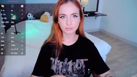 Snapshot of shyfoxxxy chatting on 04/01/26, 07:20 Effie online show from 04/01/26, 07:20