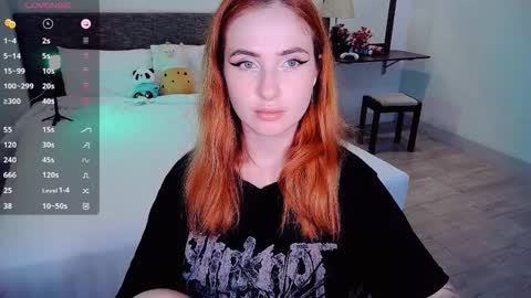 Snapshot of shyfoxxxy chatting on 04/05/26, 06:54 Effie online show from 04/05/26, 06:54