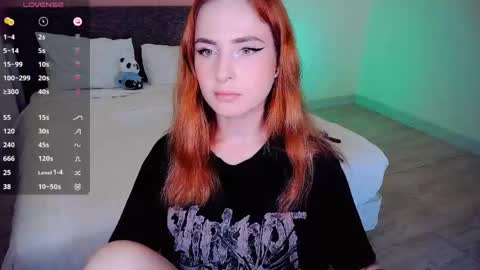 Snapshot of shyfoxxxy chatting on 04/14/26, 06:19 Effie online show from 04/14/26, 06:19