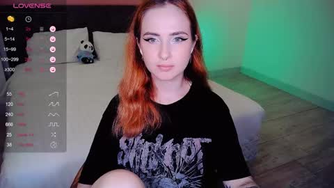 Snapshot of shyfoxxxy chatting on 04/15/26, 10:00 Effie online show from 04/15/26, 10:00