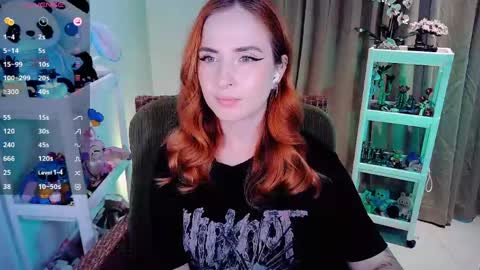Snapshot of shyfoxxxy chatting on 04/26/26, 09:18 Effie online show from 04/26/26, 09:18