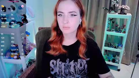 Snapshot of shyfoxxxy chatting on 04/28/26, 04:17 Effie online show from 04/28/26, 04:17