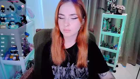 Snapshot of shyfoxxxy chatting on 04/30/26, 06:42 Effie online show from 04/30/26, 06:42