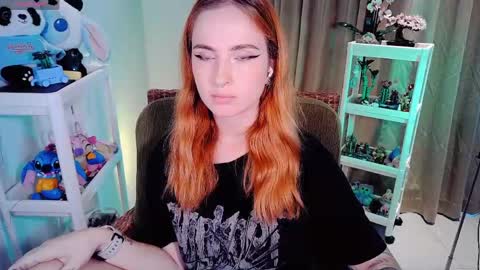 Snapshot of shyfoxxxy chatting on 05/25/26, 06:08 Effie online show from 05/25/26, 06:08
