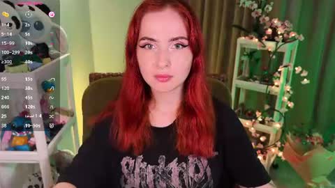 Snapshot of shyfoxxxy chatting on 06/12/26, 09:41 Effie online show from 06/12/26, 09:41