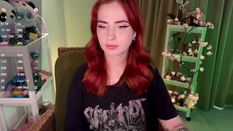 Snapshot of shyfoxxxy chatting on 06/24/26, 10:14 Effie online show from 06/24/26, 10:14