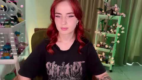 Snapshot of shyfoxxxy chatting on 06/29/26, 06:41 Effie online show from 06/29/26, 06:41