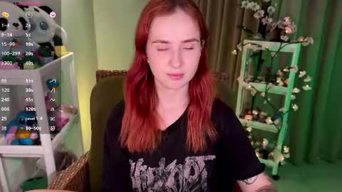 Snapshot of shyfoxxxy chatting on 07/16/26, 06:14 Effie online show from 07/16/26, 06:14