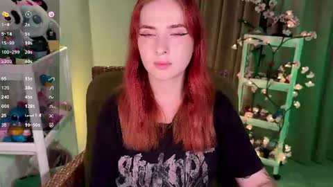 Snapshot of shyfoxxxy chatting on 07/17/26, 06:35 Effie online show from 07/17/26, 06:35