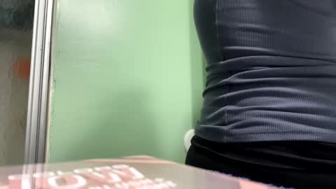 Snapshot of shyg1r1 chatting on 01/08/25, 01:31 Sasha online show from 01/08/25, 01:31