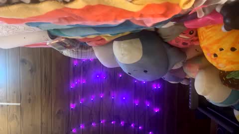 Snapshot of shyg1r1 chatting on 12/20/25, 07:15 Sasha online show from 12/20/25, 07:15