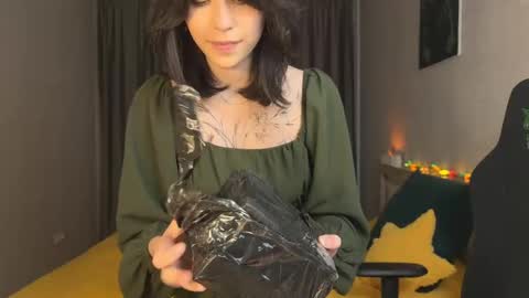 Snapshot of shygaze chatting on 12/16/25, 01:54 shygaze online show from 12/16/25, 01:54