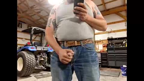 Snapshot of shyguycurious5 chatting on 10/17/25, 04:20 shyguycurious5 online show from 10/17/25, 04:20