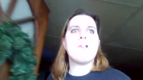 Snapshot of shylee538825 chatting on 11/19/25, 05:02 shylee538825 online show from 11/19/25, 05:02