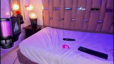 Snapshot of shylysweet chatting on 10/21/25, 05:41 Shyly online show from 10/21/25, 05:41