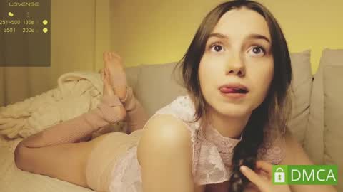 Snapshot of shypeachmaru chatting on 04/29/26, 04:11 Mary online show from 04/29/26, 04:11