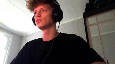 Snapshot of shyredstar chatting on 02/06/25, 04:31 Tom and Betty online show from 02/06/25, 04:31