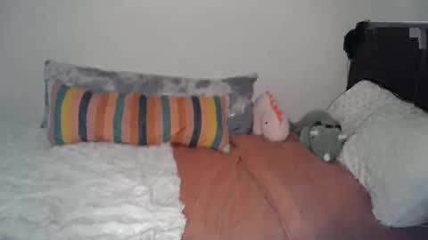 Snapshot of shyy_petitebaby chatting on 03/18/26, 05:16 shypetitebaby online show from 03/18/26, 05:16