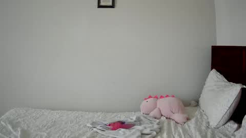 Snapshot of shyy_petitebaby chatting on 06/16/26, 07:05 shypetitebaby online show from 06/16/26, 07:05