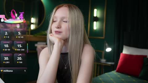 Snapshot of sia_hart chatting on 04/27/26, 05:44 Sia online show from 04/27/26, 05:44