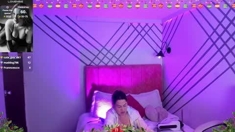 Snapshot of siamilf chatting on 12/15/24, 04:04 Mia online show from 12/15/24, 04:04