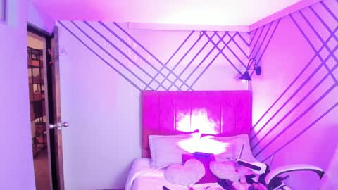 Snapshot of siamilf chatting on 01/26/25, 03:27 Mia online show from 01/26/25, 03:27