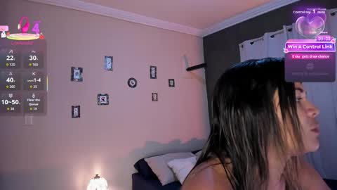 Snapshot of siamilff chatting on 05/18/26, 12:55 SIa online show from 05/18/26, 12:55