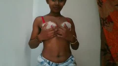 Snapshot of sianna9784 chatting on 10/23/25, 07:18 sianna9784 online show from 10/23/25, 07:18