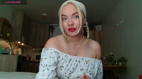 Snapshot of siberian_girl_ chatting on 07/09/26, 04:49 Eva online show from 07/09/26, 04:49
