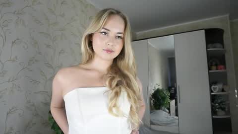 Elizabeth online show from 10/31/25, 11:55