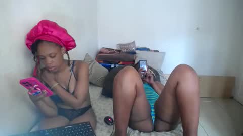 Snapshot of sieannabrown chatting on 11/29/25, 10:51 sieannabrown online show from 11/29/25, 10:51