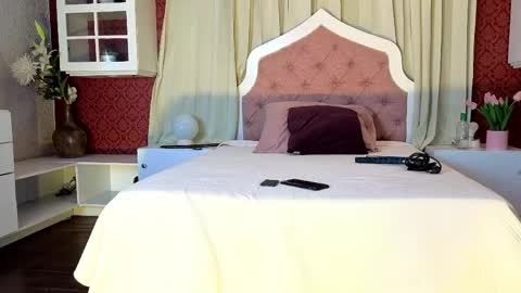 Snapshot of sienna_dark chatting on 04/20/26, 11:35 SinnaDark online show from 04/20/26, 11:35