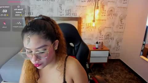 Snapshot of sienna_fox4 chatting on 03/24/26, 12:43 S I E N N A online show from 03/24/26, 12:43