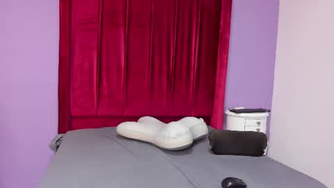 Snapshot of sienna_glow chatting on 07/15/26, 12:49 sienna_glow online show from 07/15/26, 12:49