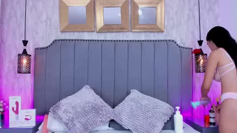 Camila Vargas online show from 02/04/25, 12:00