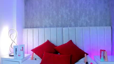 Camila Vargas online show from 02/11/25, 12:05