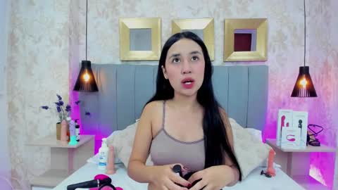 Camila Vargas online show from 02/12/25, 11:51