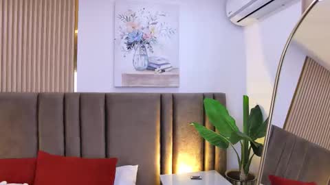 Camila Vargas online show from 10/21/25, 12:17