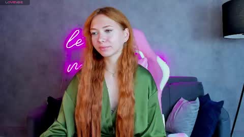 Snapshot of sienna_nyx chatting on 06/29/26, 09:15 Sienna online show from 06/29/26, 09:15