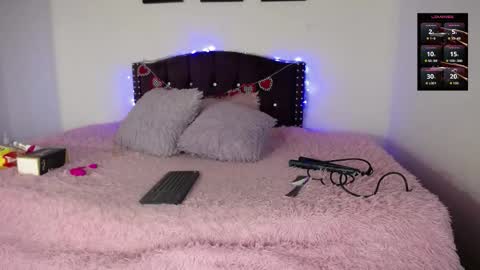 Sienna online show from 02/13/26, 12:01