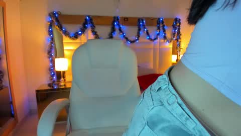 Sienna  online show from 11/24/25, 12:27