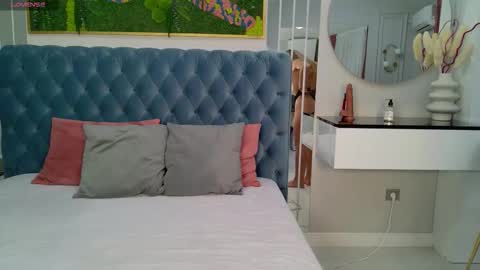 Sienna online show from 01/17/26, 05:12