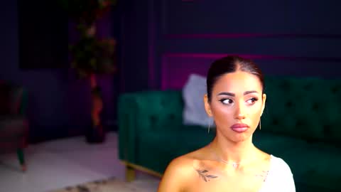 Snapshot of siennaruh chatting on 09/20/25, 06:36 Sienna online show from 09/20/25, 06:36