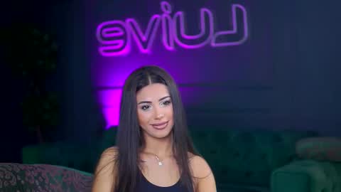 Snapshot of siennaruh chatting on 11/08/25, 11:32 Sienna online show from 11/08/25, 11:32