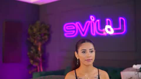 Snapshot of siennaruh chatting on 11/18/25, 11:14 Sienna online show from 11/18/25, 11:14