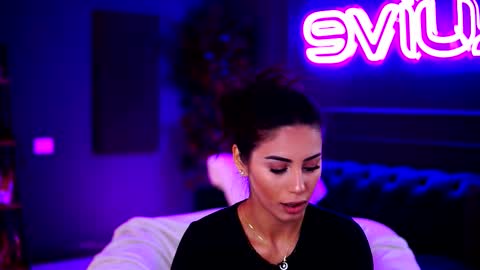 Snapshot of siennaruh chatting on 11/19/25, 11:43 Sienna online show from 11/19/25, 11:43